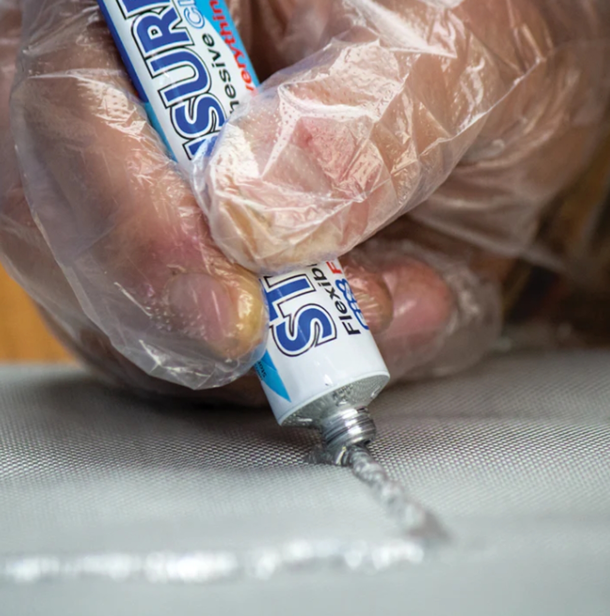 flexibilní lepidlo Stormsure Flexible Adhesive Čiré 15g_aplikace.jpg