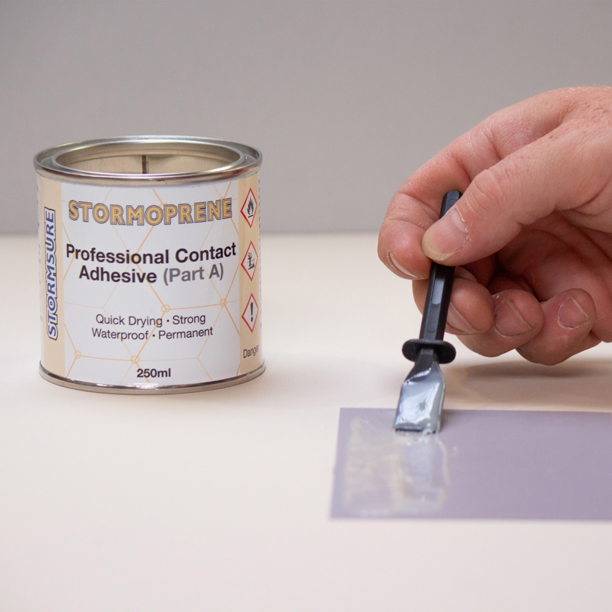 lepidlo Stormprene 2 part adhesive_aplikakace 2.jpg