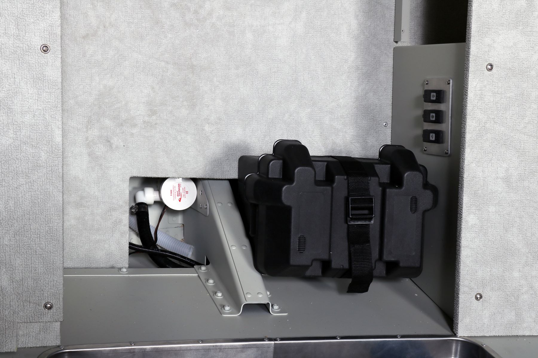 Rybářský člun Marine 500F