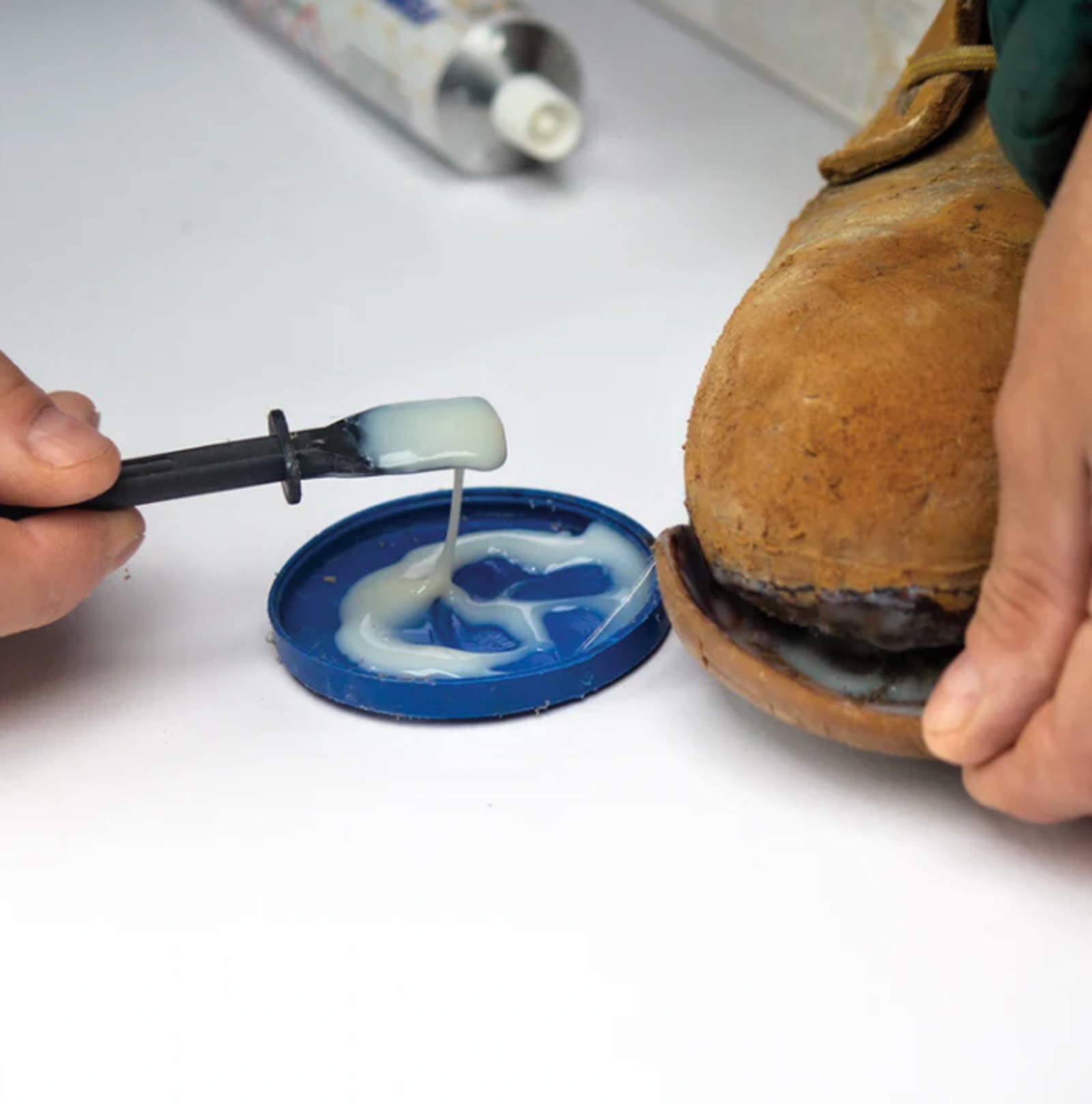 Stormoprene Single Part Contact Adhesive 90g_aplikace 2.jpg