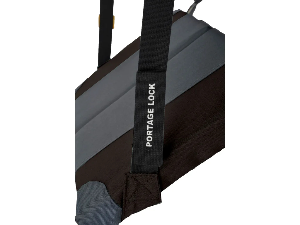 Sedačka do kánoe SitBacker Black popruhy.jpg