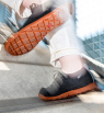 Astral-Footwear-LoyakAW-pitch black v akci.jpg
